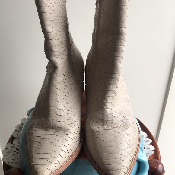 Matisse Caty boots very used in good condition. Cute with jeans !! Size 7.5 - Picture 2 of 5